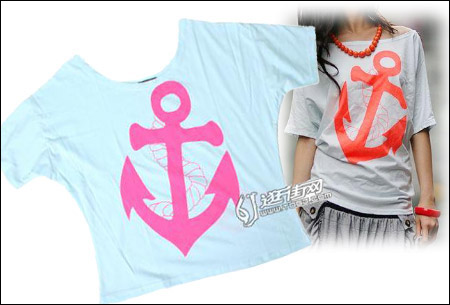 水手风格的T恤，属于女孩子的帅气