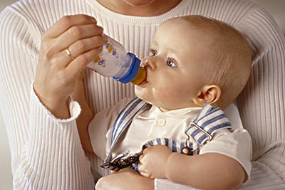 吐奶护理：溢奶、吐奶的处理法