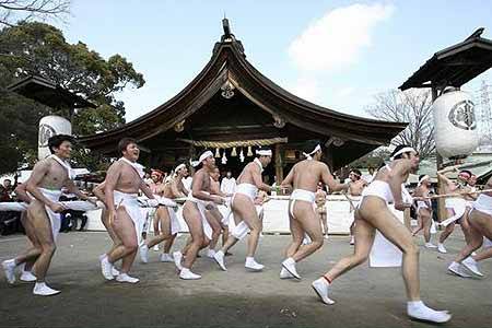 日本风俗：男子裸体节 