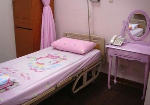 粉色的Hello Kitty病房