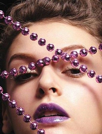 紫色的唇适合晚上宴会或派对的场合