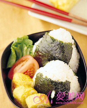 星期三、日式味增蔬菜豆腐汤，2个手卷寿司