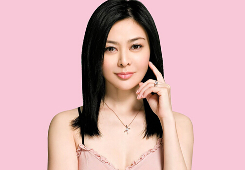 　　据港媒报道，大美人关之琳与台湾富商陈泰铭的恋情